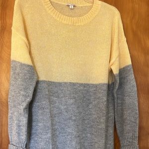 Yellow and gray tunic sweater